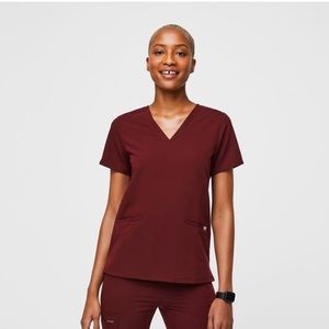 Figs Women’s Burgundy Casma Three-Pocket Scrub Top, Size Medium